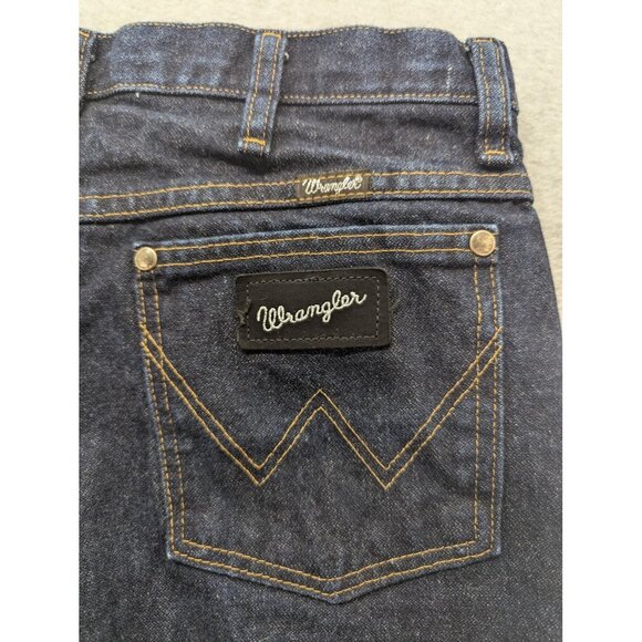Wrangler Jeans Mens 31x34 Dark Blue Denim Straight Leg Zip Fly Classic Cowboy - Picture 9 of 12